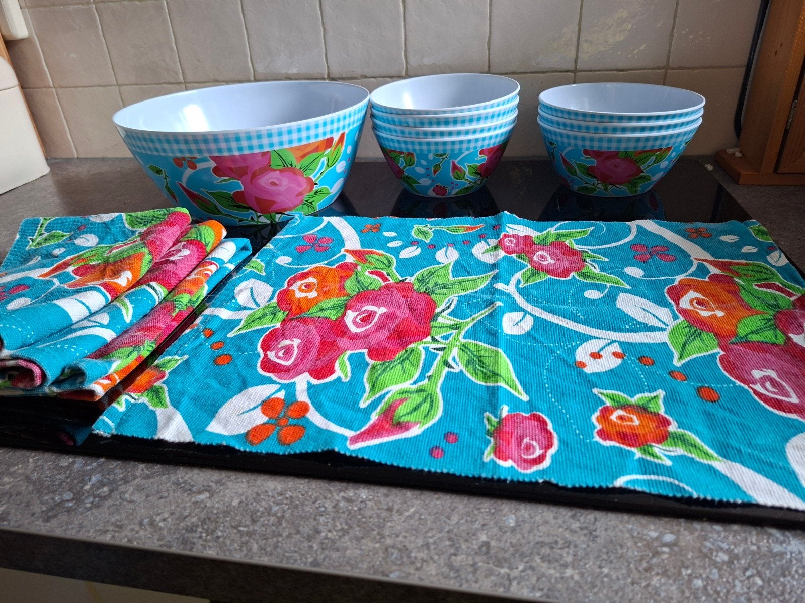 Saladeschaal, 7 schaaltjes & 4 placemats Excellent Houseware, Overige typen, Kunststof, Ophalen of Verzenden, Zo goed als nieuw
