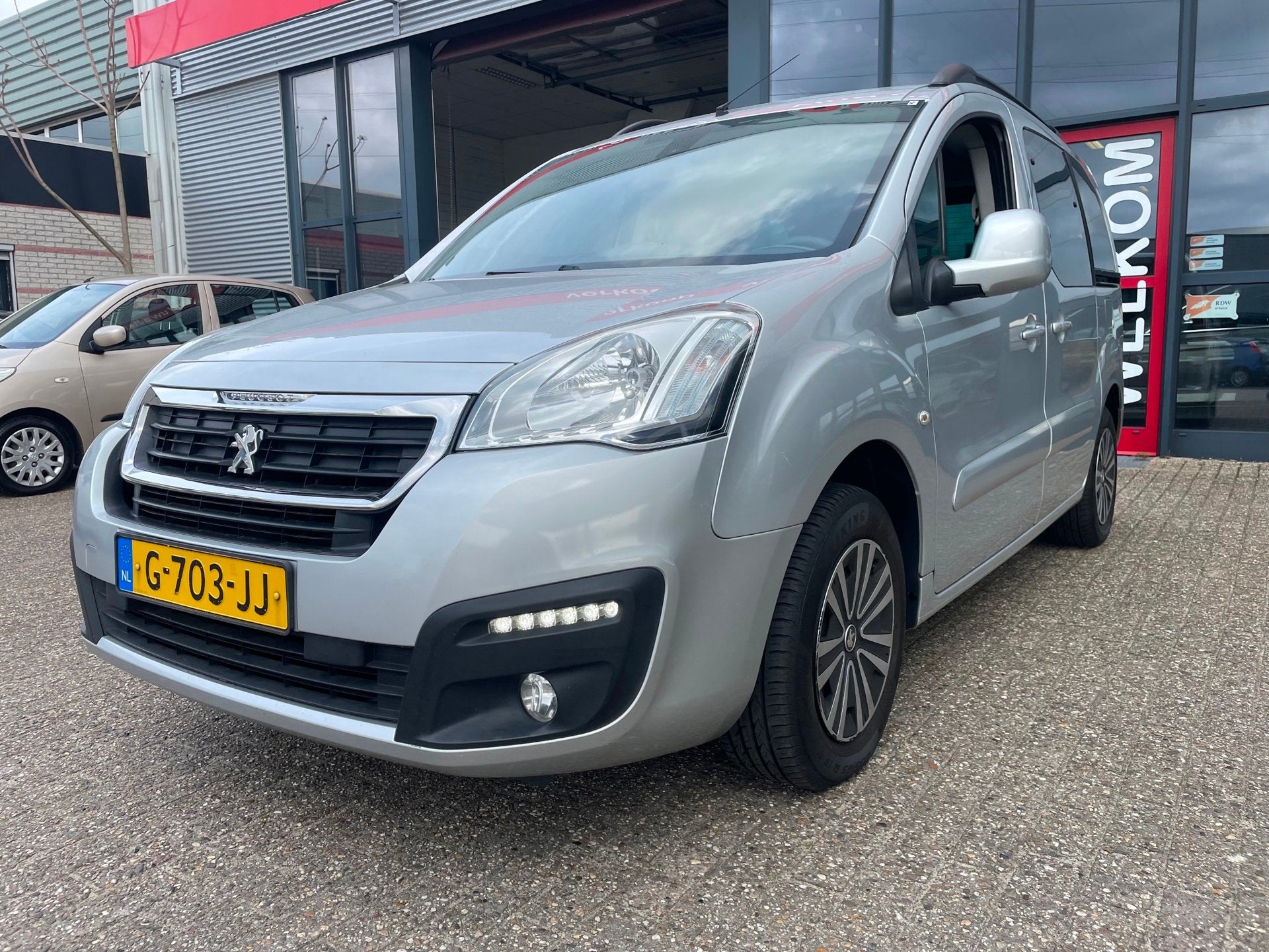 Peugeot Partner Tepee 1.2 PureTech Active airco nette auto, Auto's, Voorwielaandrijving, Gebruikt, 1199 cc, Bedrijf