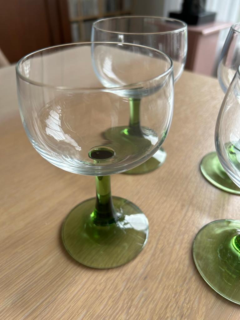 Set van 4 vintage groene wijnglazen, Antiek en Kunst, Antiek | Glas en Kristal, Ophalen of Verzenden