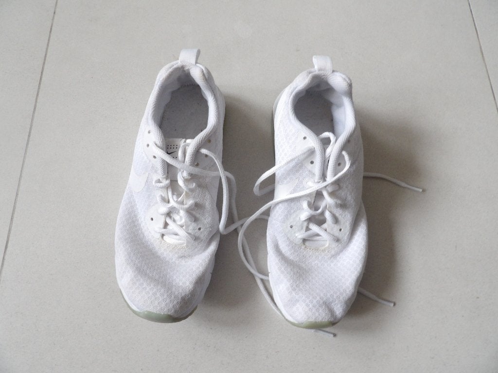 1 paar mooie witte NIKE sport schoenen met veters maat 41, Wit, Nike, Ophalen of Verzenden, Sneakers of Gympen