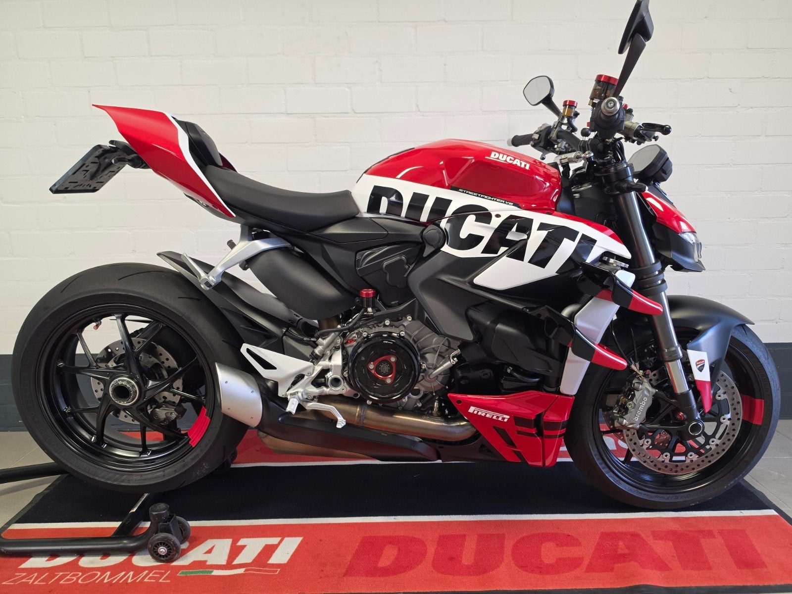 Ducati Streetfighter V2 garantie tot 03-2028, ABS, 2 cilinders, Motorrijbewijs A, Gebruikt