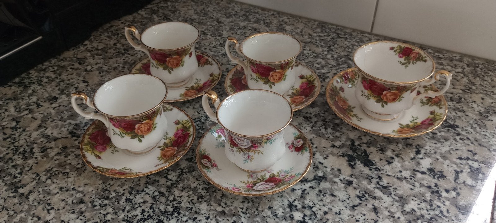 Royal Albert: Old Country Roses & Celebration Kop en, Gebruikt, Vintage, Ophalen of Verzenden, Kop(pen) en/of Schotel(s)