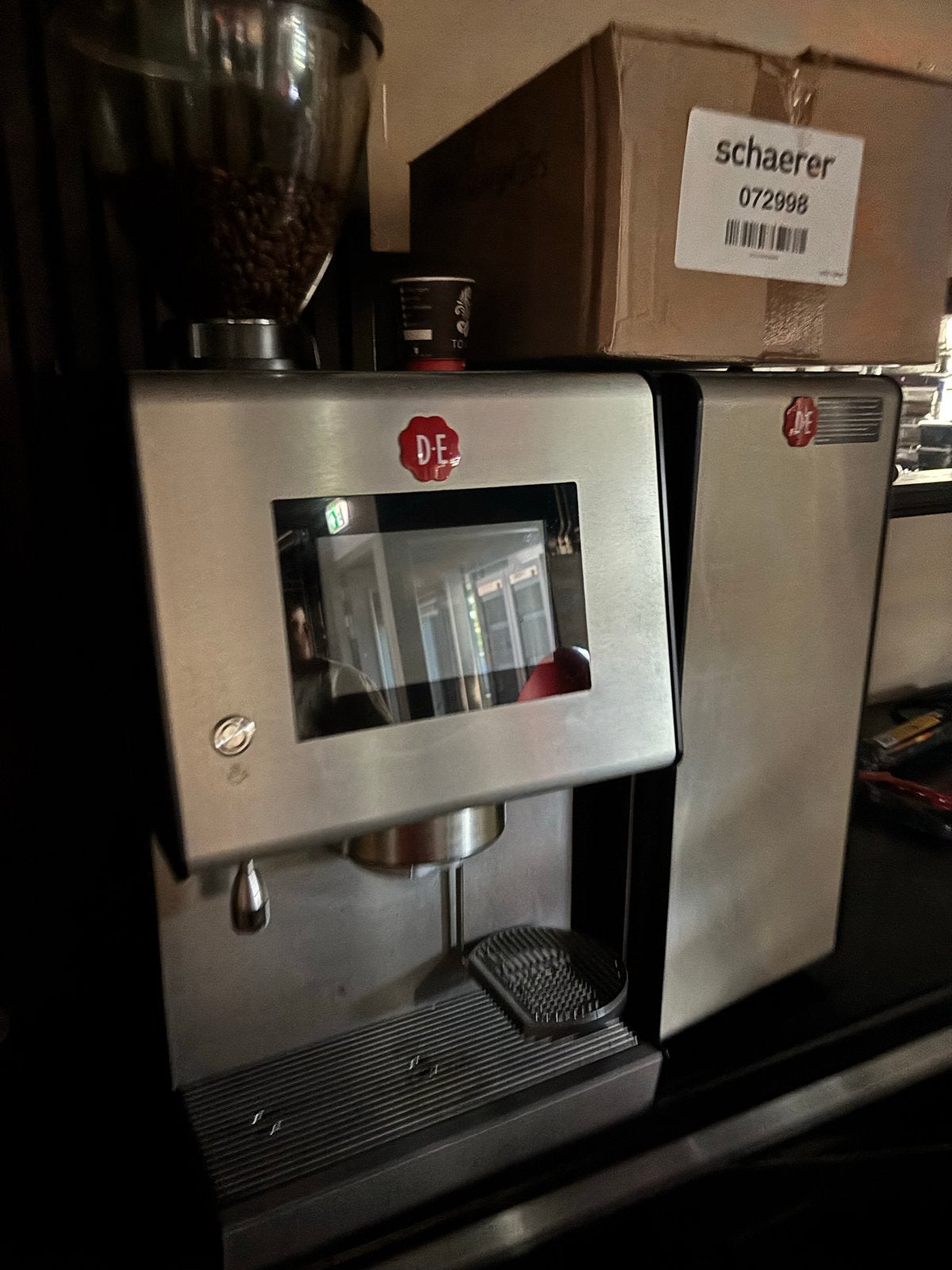 Barista One Koffiemachine met Melkkoelkast en Chocolademelk, Ophalen, Gebruikt, 10 kopjes of meer, Koffiemachine