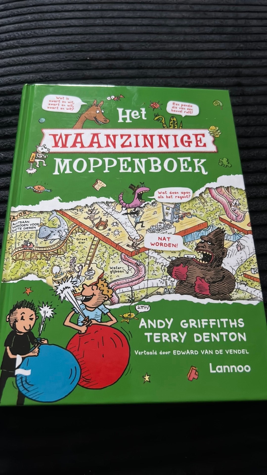 Het waanzinnige moppenboek, Ophalen of Verzenden, Zo goed als nieuw, Fictie algemeen