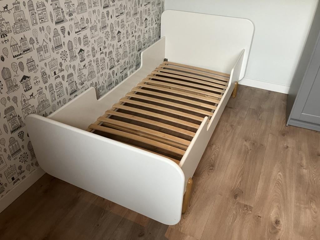 Stevig kinderbed met mooie details!, Minder dan 55 cm, Gebruikt, Rond, Hout