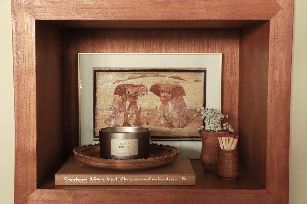 Set: Afrikaans olifanten kunstwerk, houtsnijwerk & tafelboek, Hout, Boho, Ophalen of Verzenden, Zo goed als nieuw