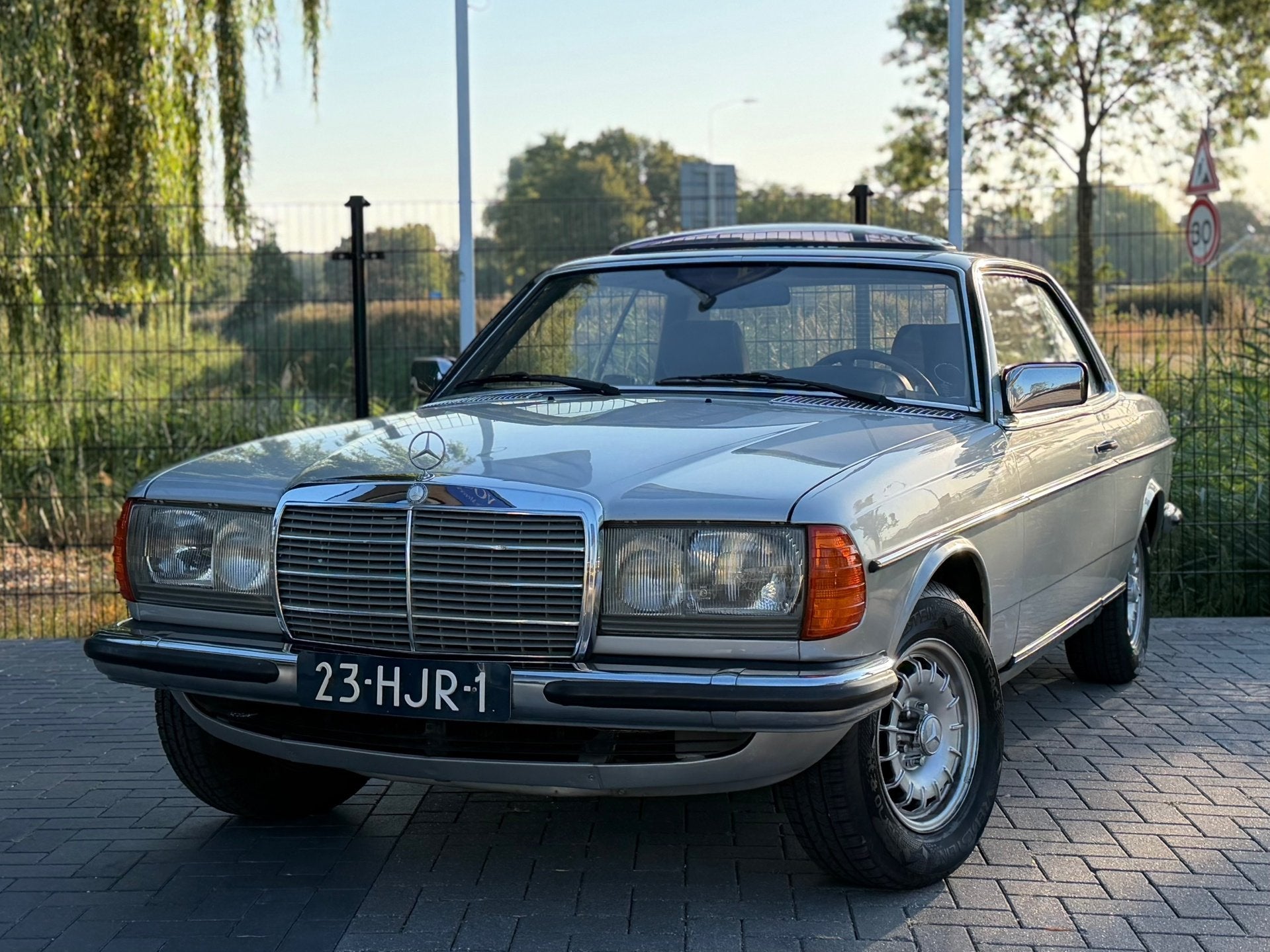 Mercedes-Benz 200-280 (W123) 230 CE Automaat, Auto's, Automaat, Gebruikt, 4 cilinders, Bedrijf