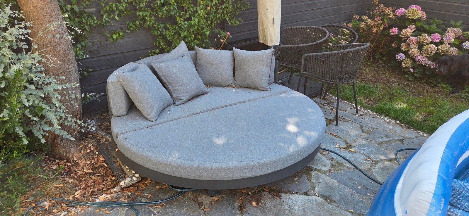 Santika Lakeview Luxe Rond Tuin Daybed, Ophalen, Zo goed als nieuw, Aluminium