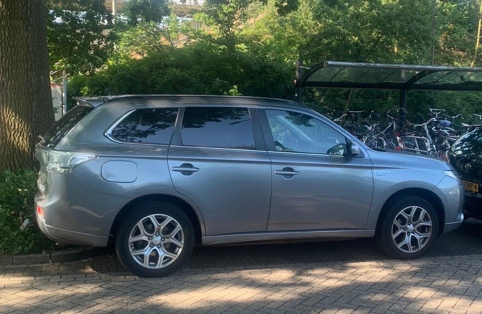 Mitsubishi Outlander 2.0 Dohc Mivec Phev 203pk 4WD CVT 5P, Auto's, 1998 cc, Outlander, Zwart, 4 cilinders