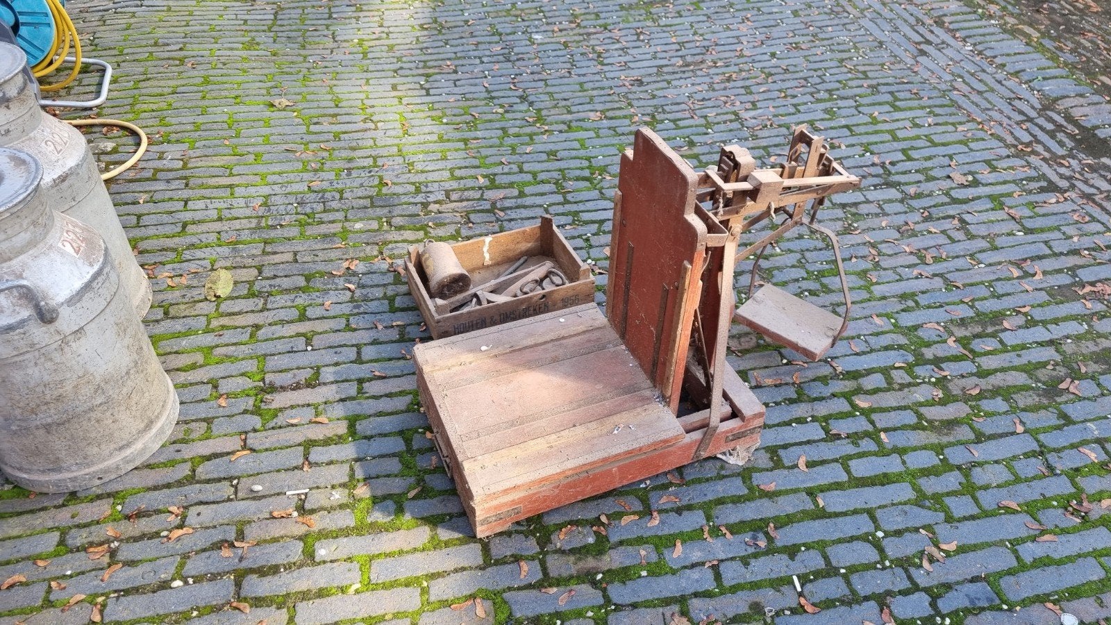 antieke weegschaal, Ophalen