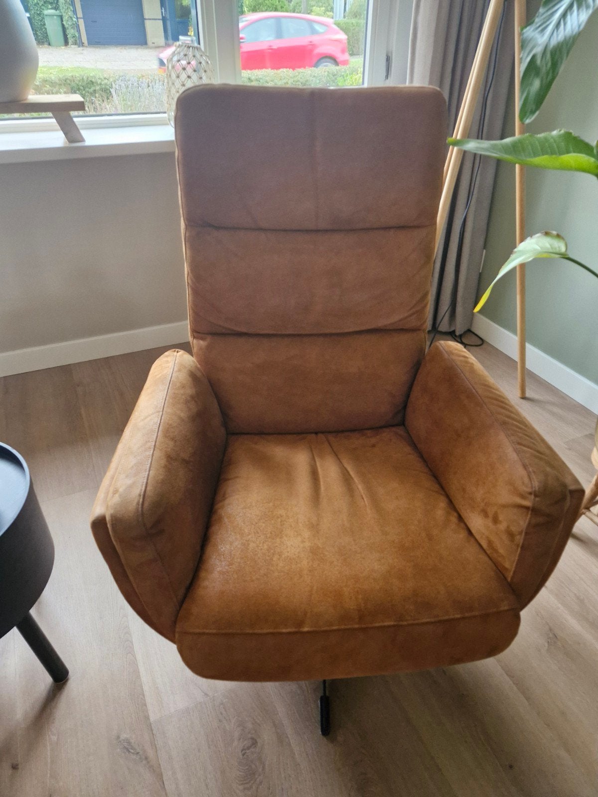 Draaifauteuil cognac kleur, Ophalen, Zo goed als nieuw, 75 tot 100 cm, 50 tot 75 cm