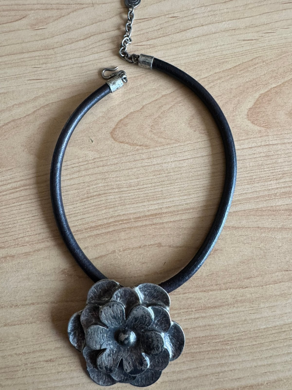 Mooie kettng met bloem, Sieraden, Tassen en Uiterlijk, Kettingen, Ophalen, Zo goed als nieuw, Zilver