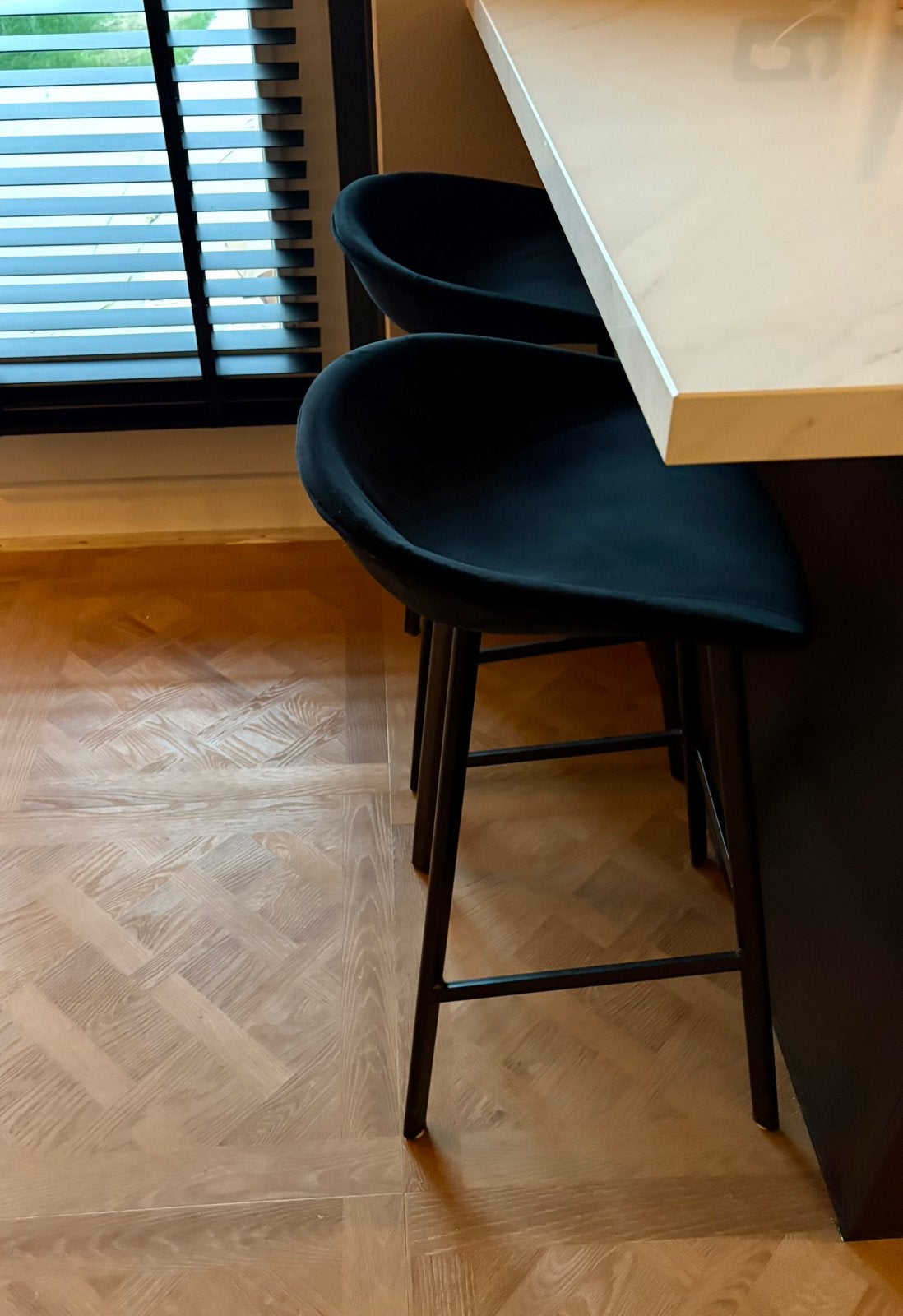 2 barkrukken zwart velvet, zithoogte 70cm, 2 krukken, Ophalen, Gebruikt, 60 tot 90 cm