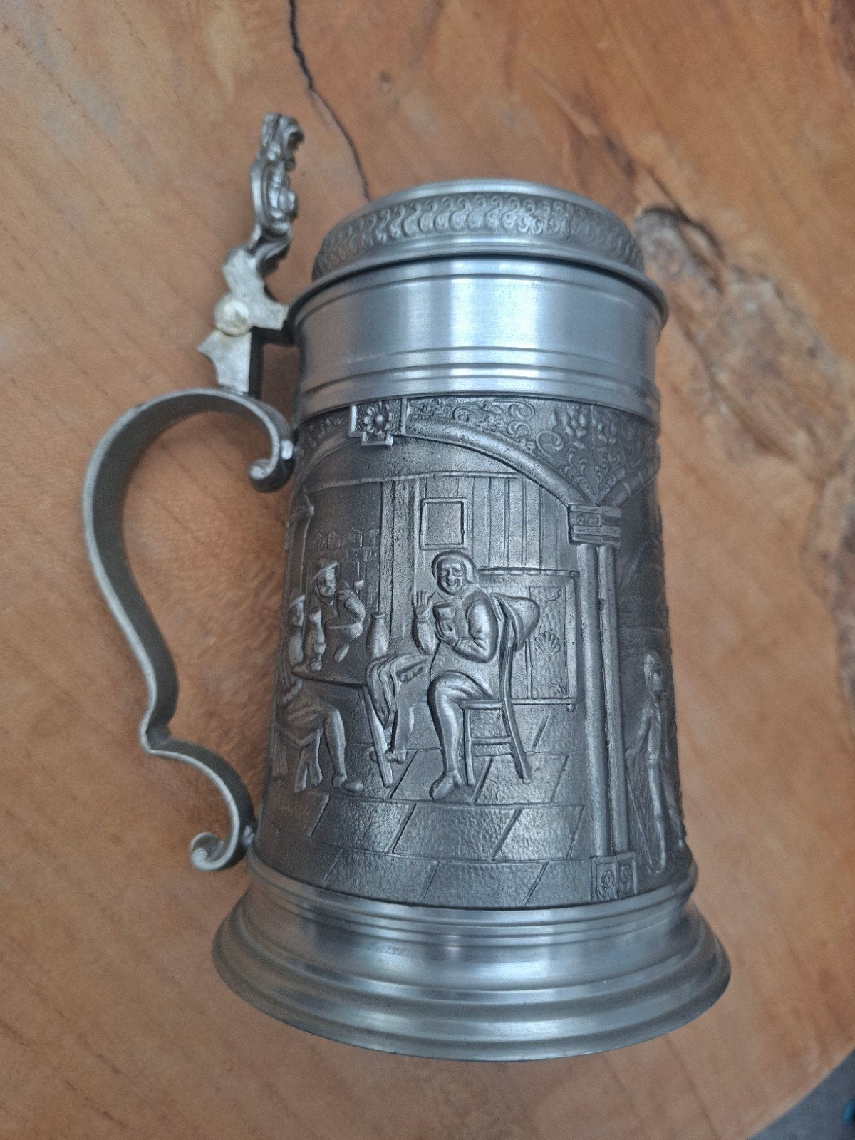 Antieke zilverkleurige tinnen bierpul met reliëf, Antiek en Kunst, Antiek | Tin, Ophalen of Verzenden