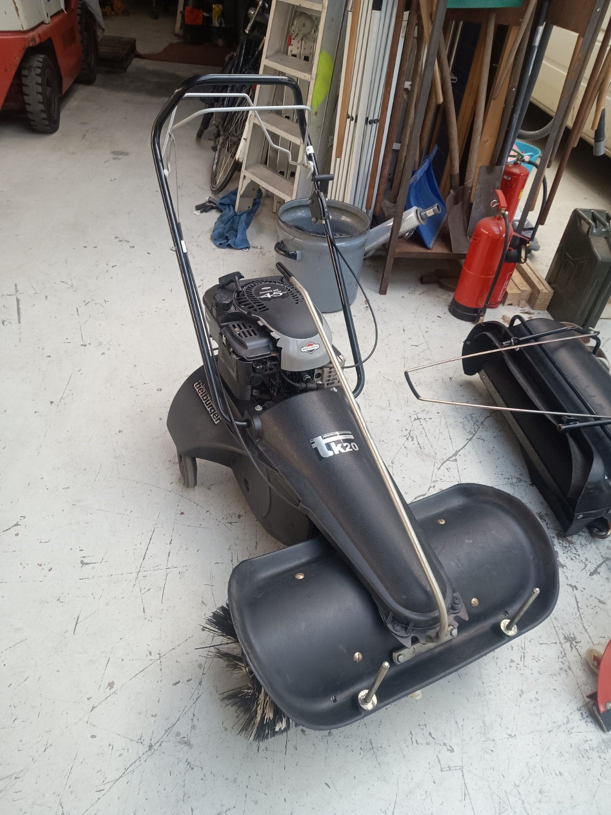 Tielburger tk20. Veegmachine met opvangbak, Ophalen of Verzenden, Gebruikt