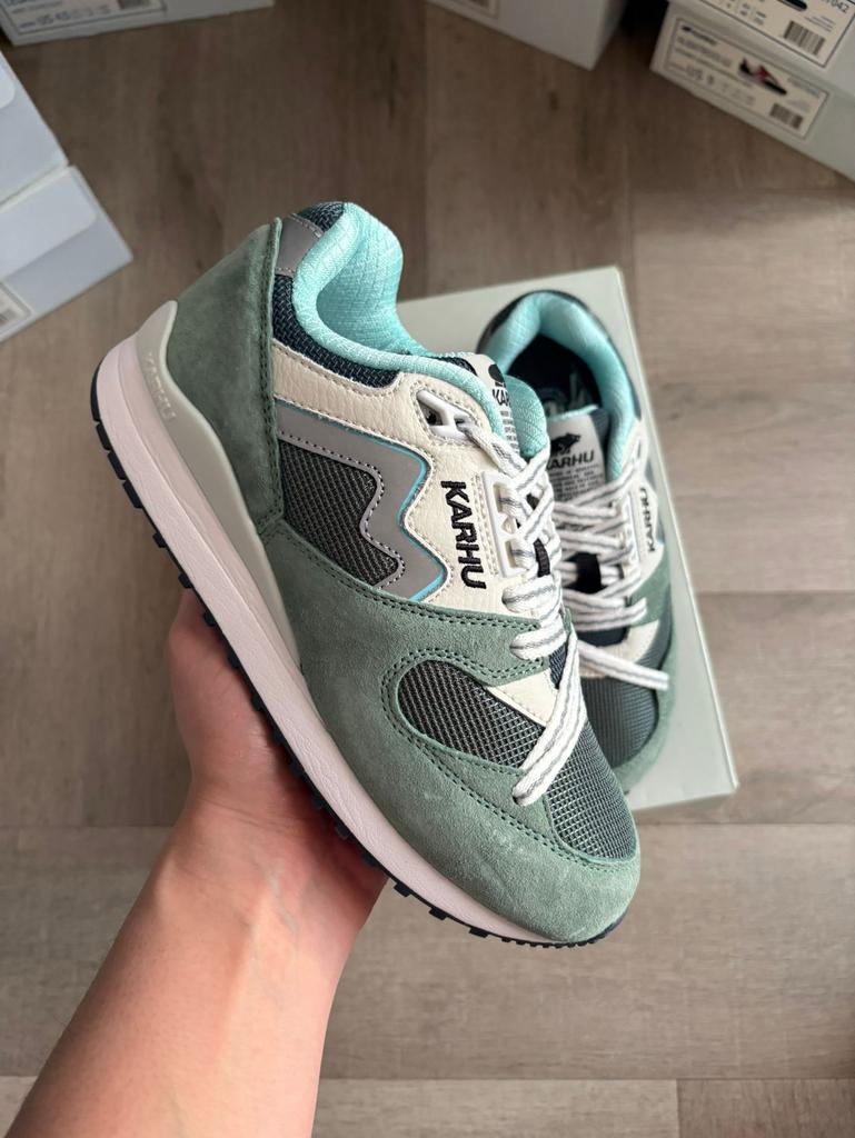 Karhu Synchron Classic – Iceberg Green / Lily White 37, Kleding | Dames, Schoenen, Nieuw, Ophalen of Verzenden, Groen, A