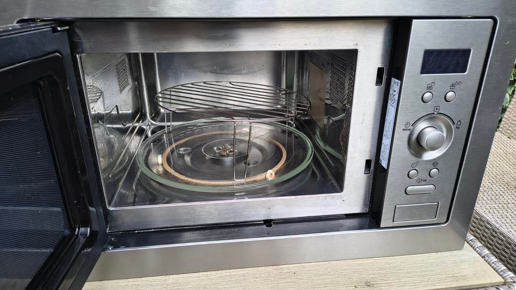 Zanussi inbouw magnetron met grill en inbouwframe, Ophalen, Combimagnetron, Gebruikt, 60 cm of meer