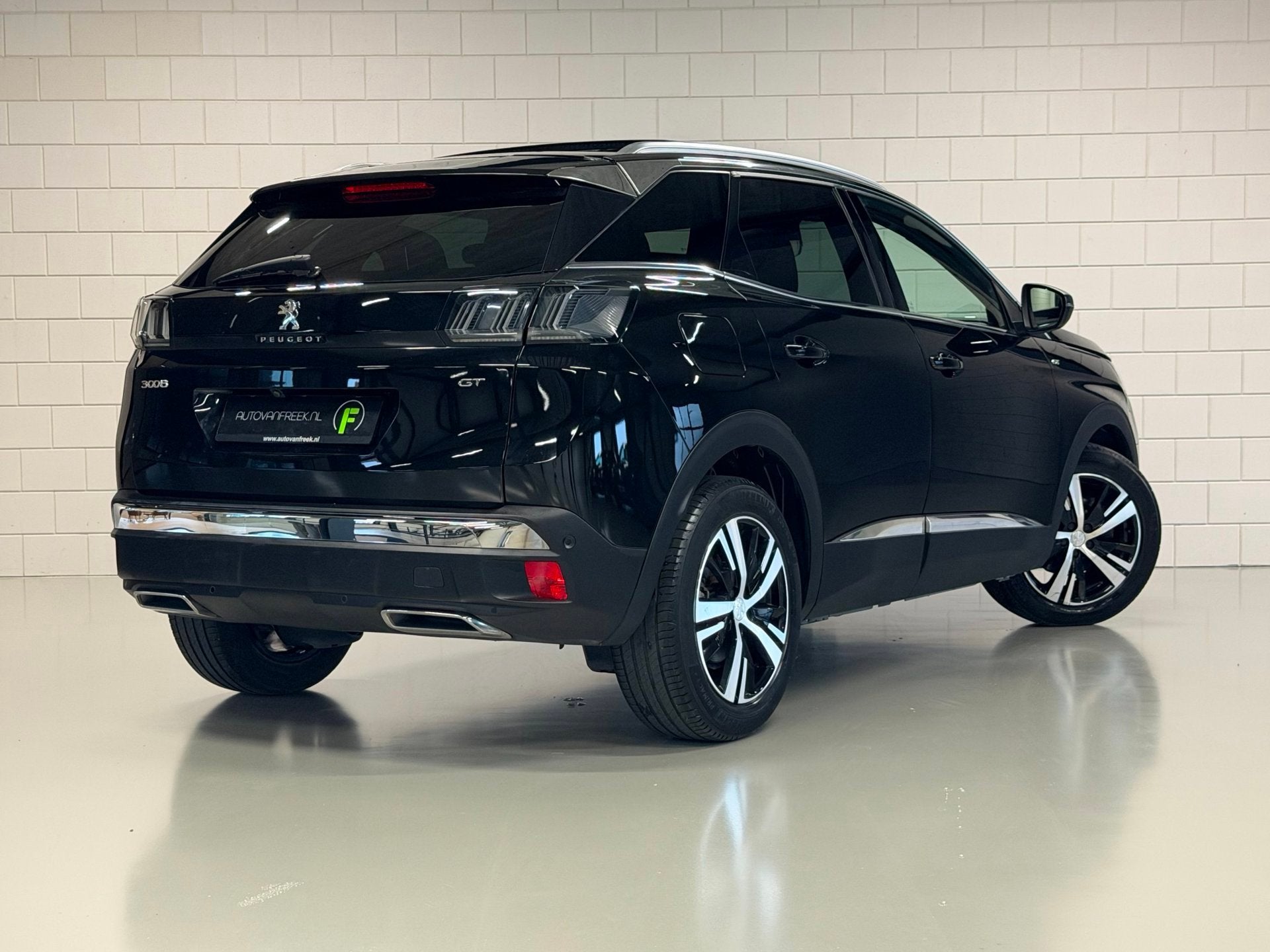 Peugeot 3008 1.2 PureTech GT Pack Business | PANO | MASSAGE, Gebruikt, 1199 cc, Adaptive Cruise Control, Zwart