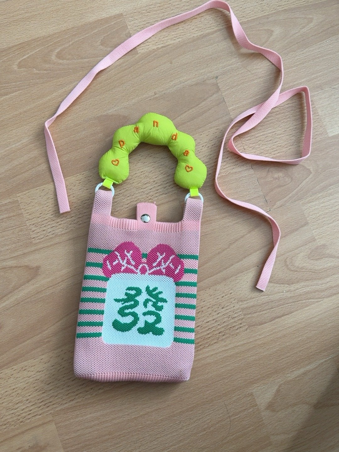 Roze gebreid telefoontasje met groen handvat en schouderband, Ophalen, Gebruikt, Hoesje of Tasje