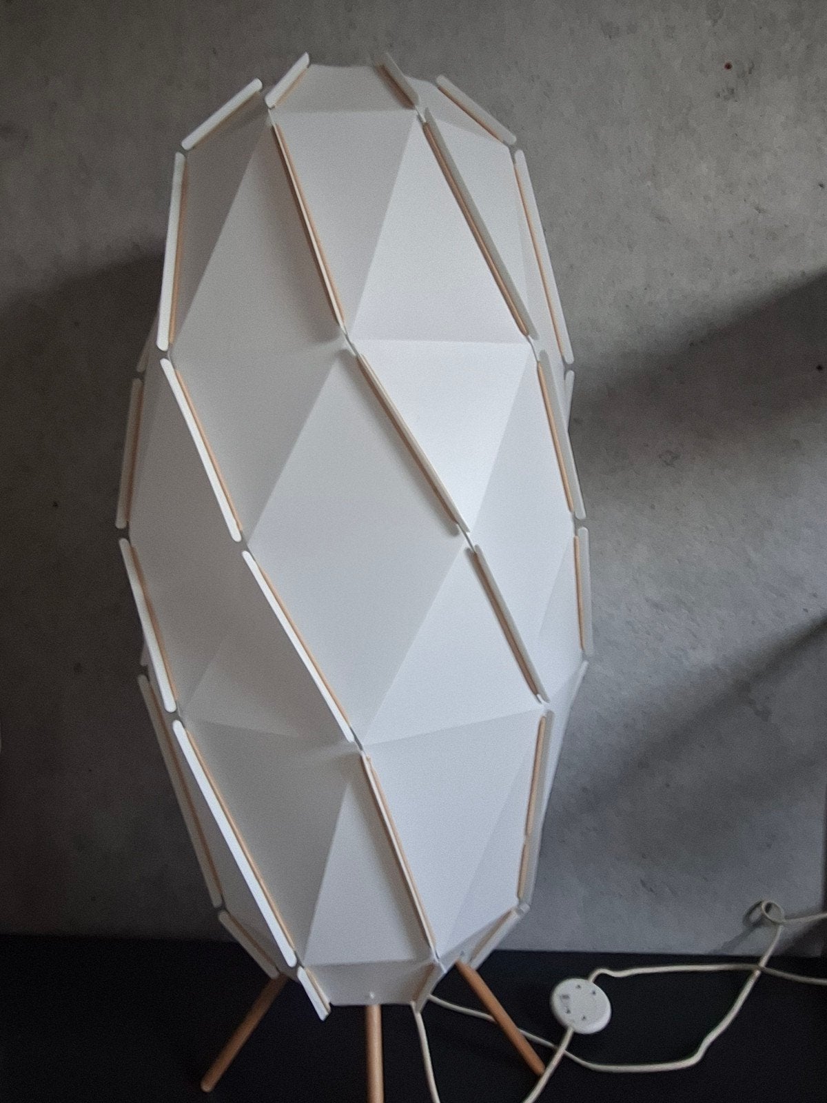 Moderne vloerlamp met uniek geometrisch design, E27 (groot), 150 tot 200 cm, Ophalen, Hout