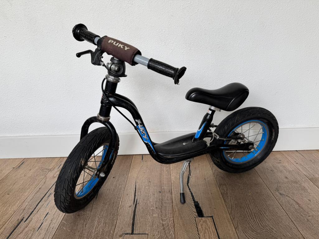 Puky loopfiets zwart met 12 inch luchtbanden, Ophalen, Gebruikt, Velgrem, Minder dan 16 inch