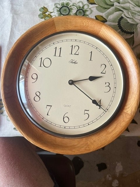 Jeka - klok/ snel ophalen ivm verhuizing., Ophalen, Stil uurwerk, Bruin, Analoog