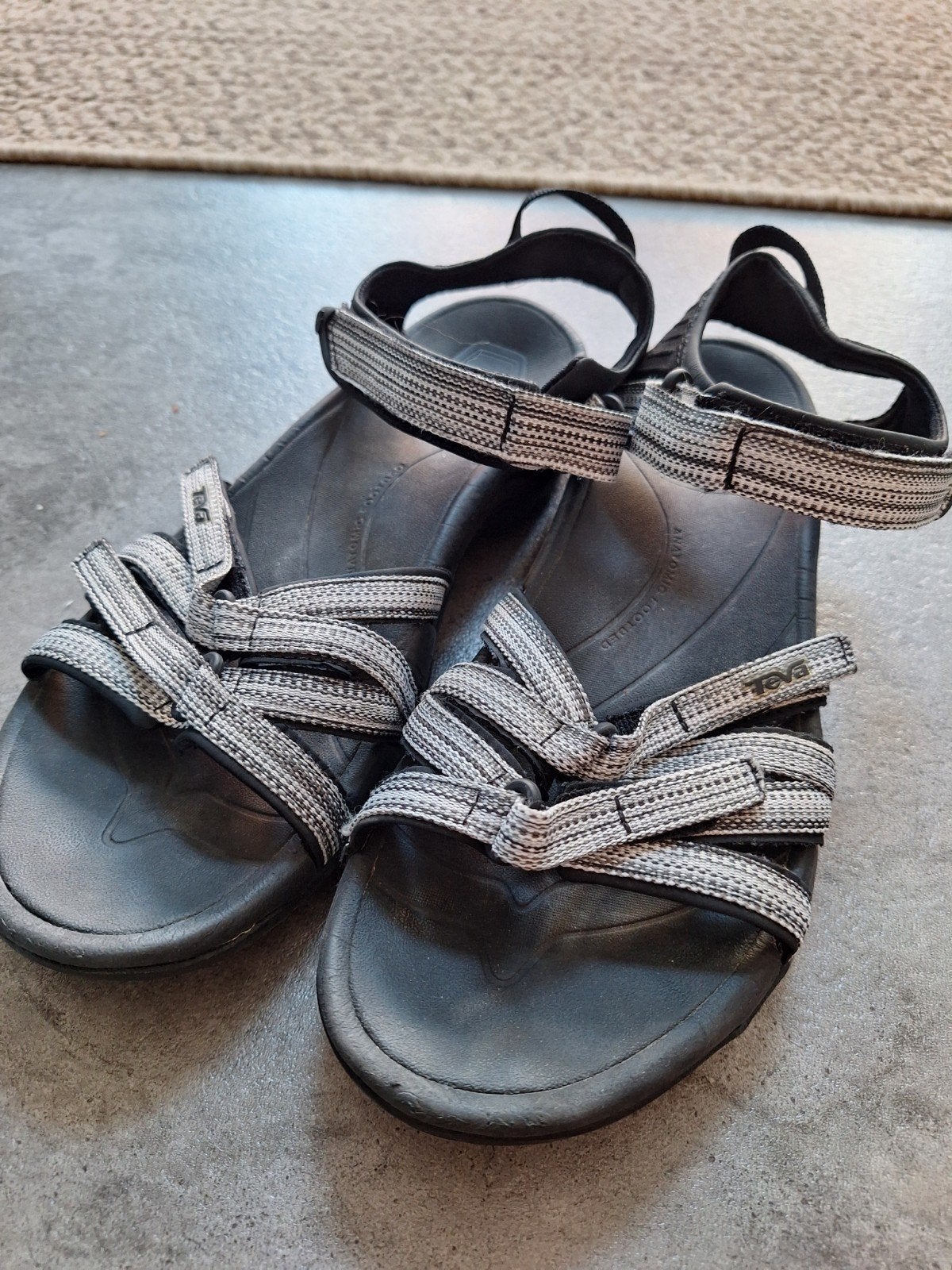 Zgan!Prachtige zwart/grijze Teva's mt 41! fijne wandelschoen, Sandalen, Zwart, Zo goed als nieuw, Ophalen of Verzenden