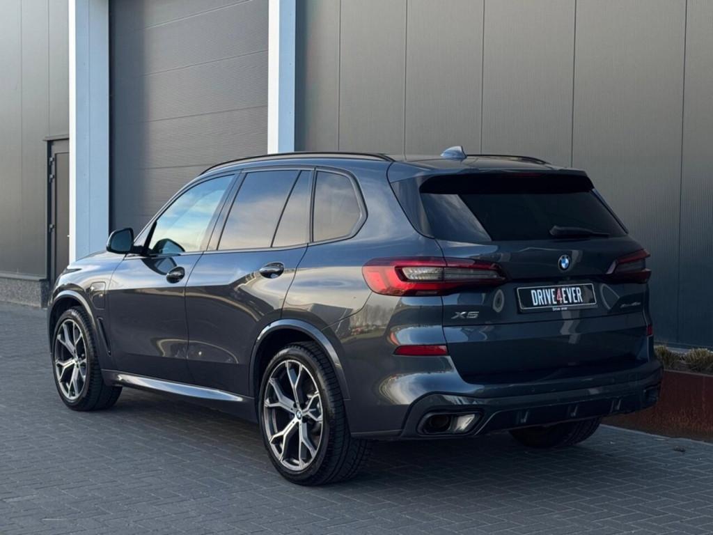 BMW X5 xDrive45e M PACK PANO NAVI CAMERA LED LEDER SPORTVELG, Auto's, Automaat, Gebruikt, X5, Overige brandstoffen