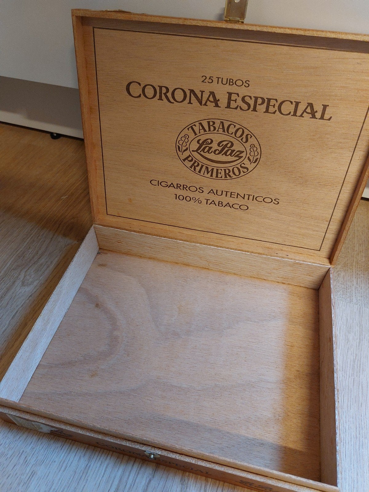 Corona especial sigarendoos (leeg), Ophalen of Verzenden