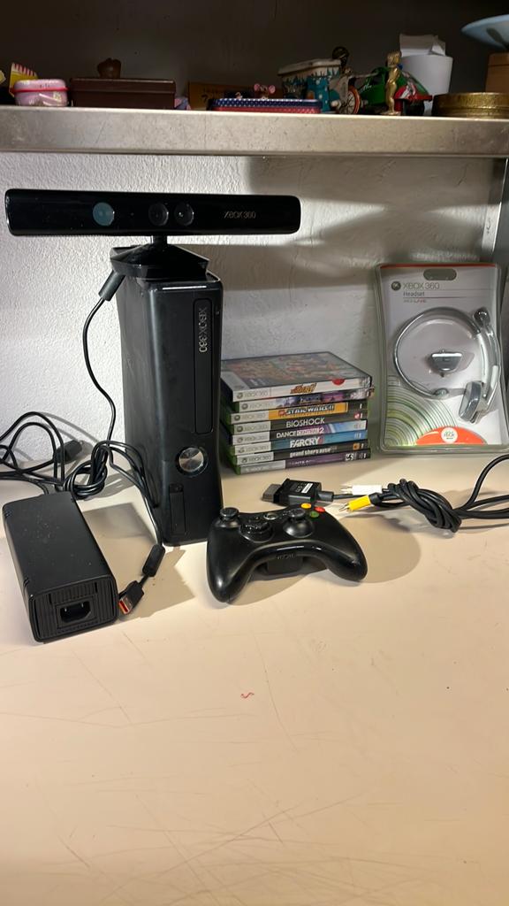Xbox 360 Kinect met leuke spelletjes, Ophalen of Verzenden, Zo goed als nieuw, 250 GB