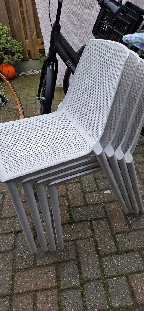 4 Witte tuinstoelen direct ophalen!, Tuin en Terras, Tuinstoelen, Ophalen of Verzenden, Gebruikt, Kunststof
