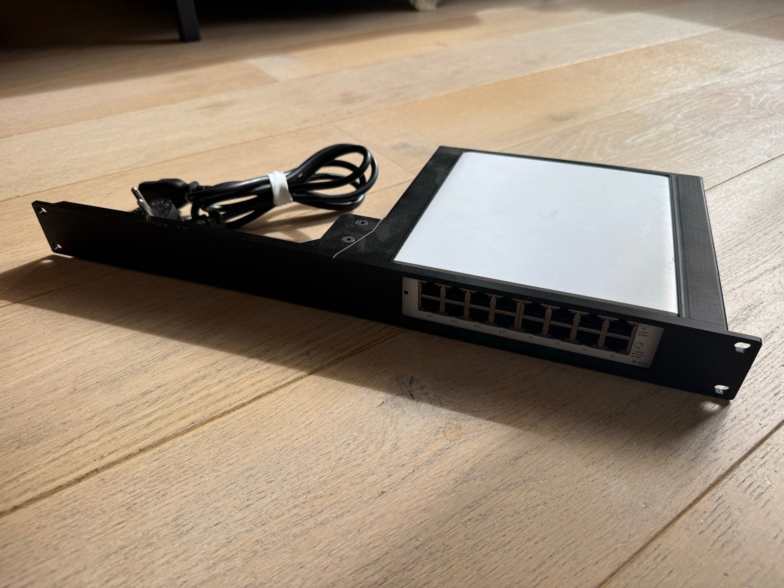 Ubiquiti UniFi USW Lite 16 PoE Switch met Rackmount, Computers en Software, Ophalen of Verzenden, Zo goed als nieuw
