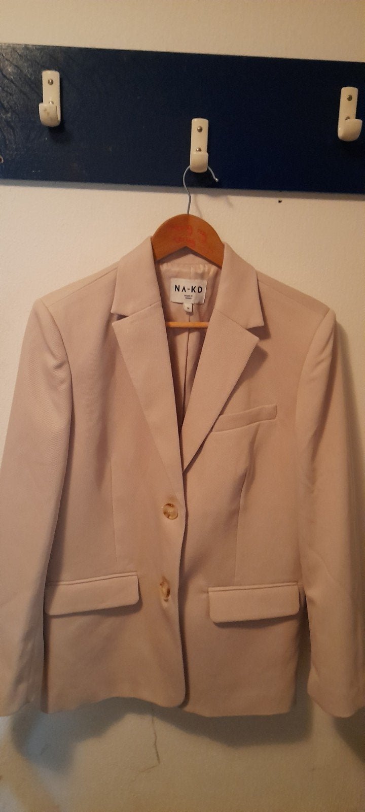 Beige damescolbert NA-KD maat M, Kleding | Dames, Beige, Zo goed als nieuw, Jasje, Ophalen