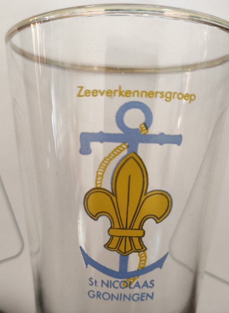 oud glas Sint Nicolaas zeeverkenners Groningen scouting 1965, Ophalen of Verzenden, Zo goed als nieuw, Embleem, Speld of Insigne