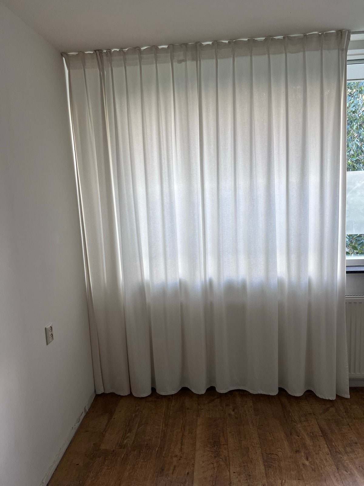 Gebroken witte gordijnen, 2 delen, enkele plooi, Huis en Inrichting, Gebruikt, Ophalen of Verzenden, Lichtdoorlatend, Gordijn