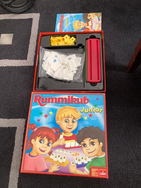Rummikub Junior - Leuk familiespel voor jonge spelers, Drie of vier spelers, Ophalen of Verzenden, Zo goed als nieuw