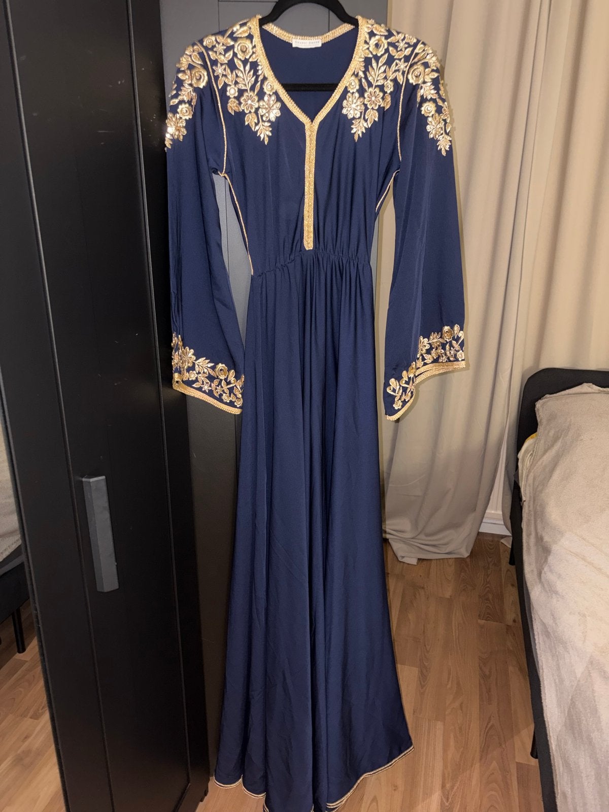 arabische donkerblauwe maxi-jurk met gouden borduursels, Kleding | Dames, Maat 38/40 (M), Blauw, Ophalen of Verzenden, Zo goed als nieuw