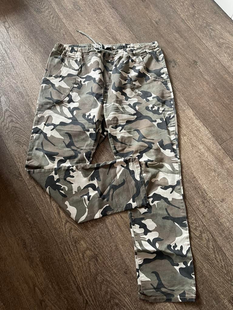 Stoere camouflage broek Karostar 50, Ophalen of Verzenden, Zo goed als nieuw, Groen, Broek of Spijkerbroek
