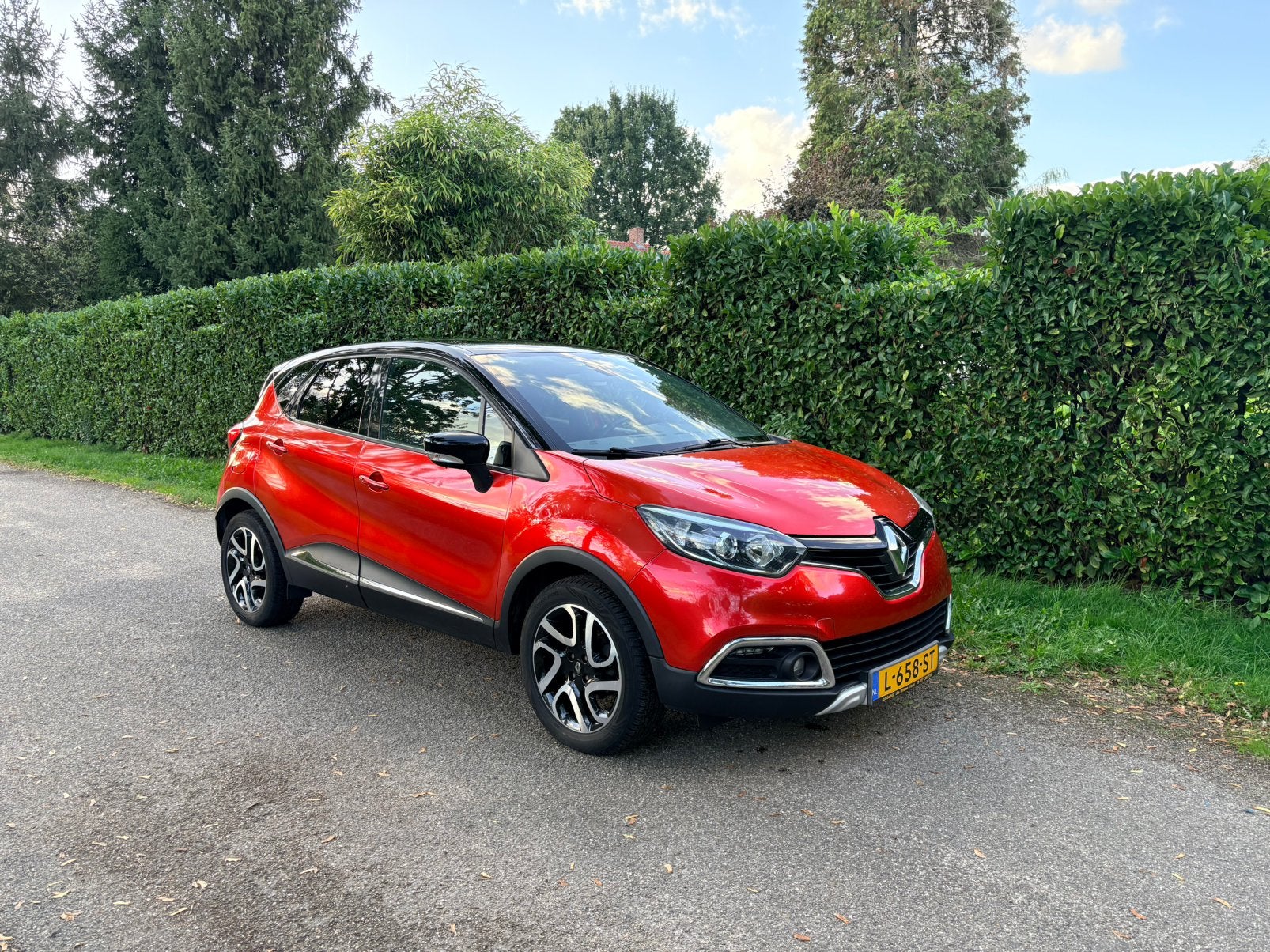 Renault Captur 0.9 TCe Helly Hansen | Luxe Topuitvoering |, Auto's, Voorwielaandrijving, 898 cc, 49 €/maand, 1200 kg