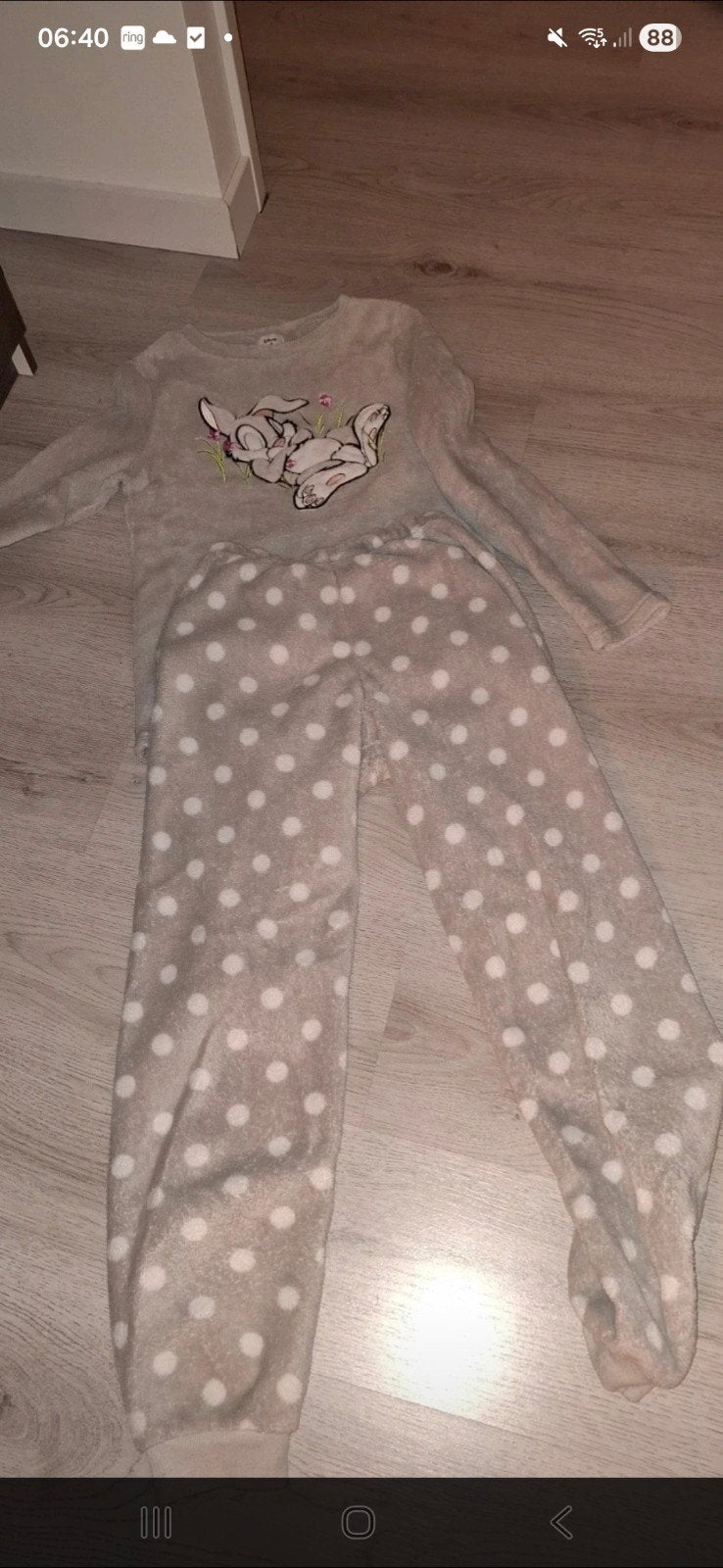 Fluffy Primark pyjama met stippen en konijn xxs, Kleding | Dames, Pyjama's, Primark, Ophalen of Verzenden, Zo goed als nieuw, Maat 34 (XS) of kleiner