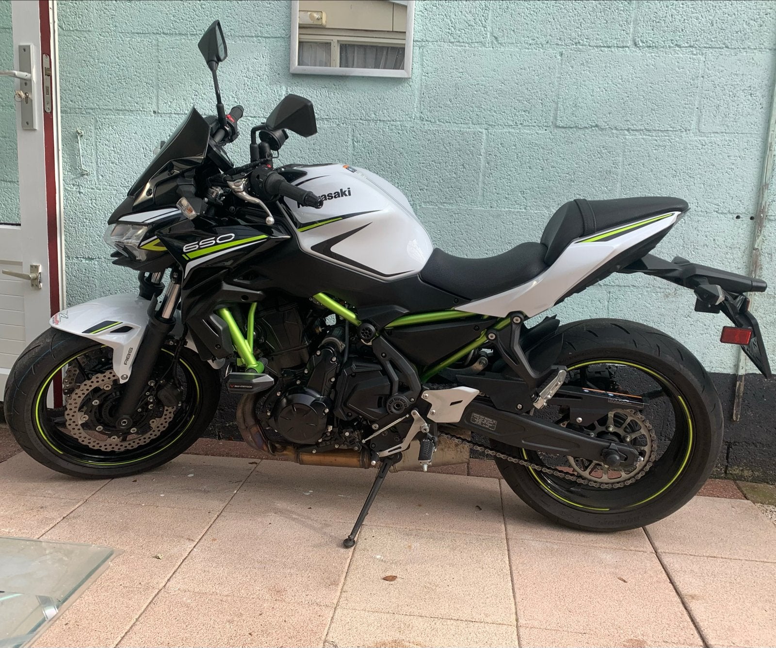 Kawasaki Z650 - Naked Bike met stuurverwarming en valblokken, 2 cilinders, 649 cc, Gebruikt, Particulier
