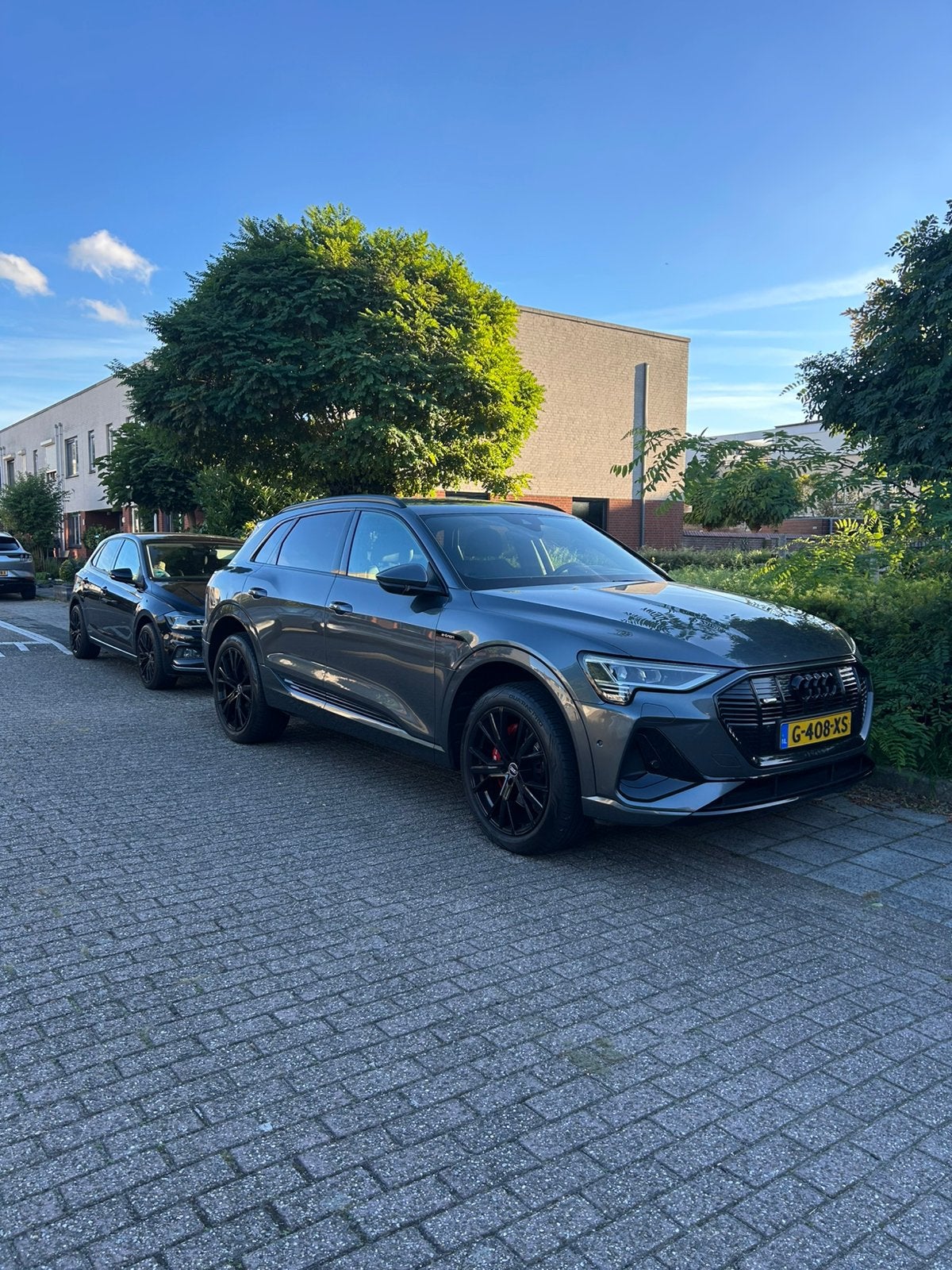 Audi e-tron 50 Quattro S-line 2019 Grijs, Auto's, Automaat, 1800 kg, 124 €/maand, Origineel Nederlands