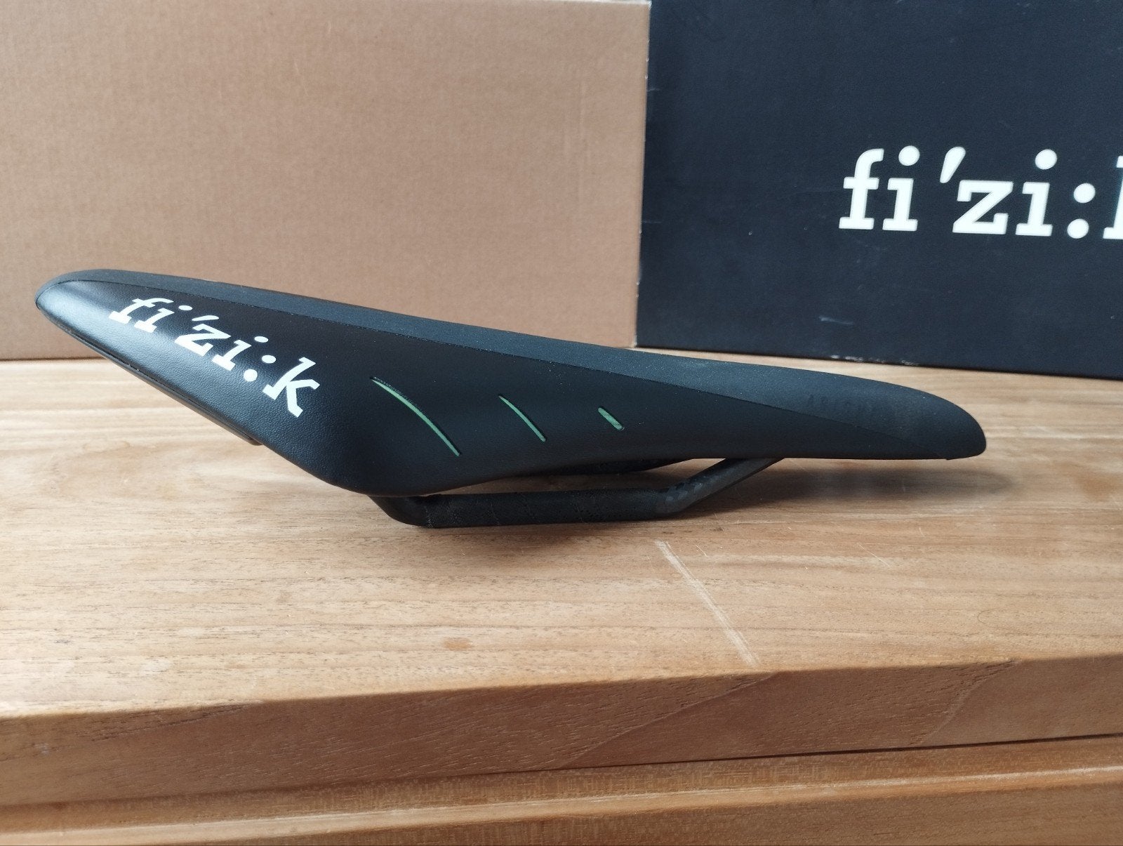 Fietszadel - Fizik Arione R1 Carbon - Zeer goede staat, Gebruikt, Ophalen of Verzenden, Zadel, Racefiets