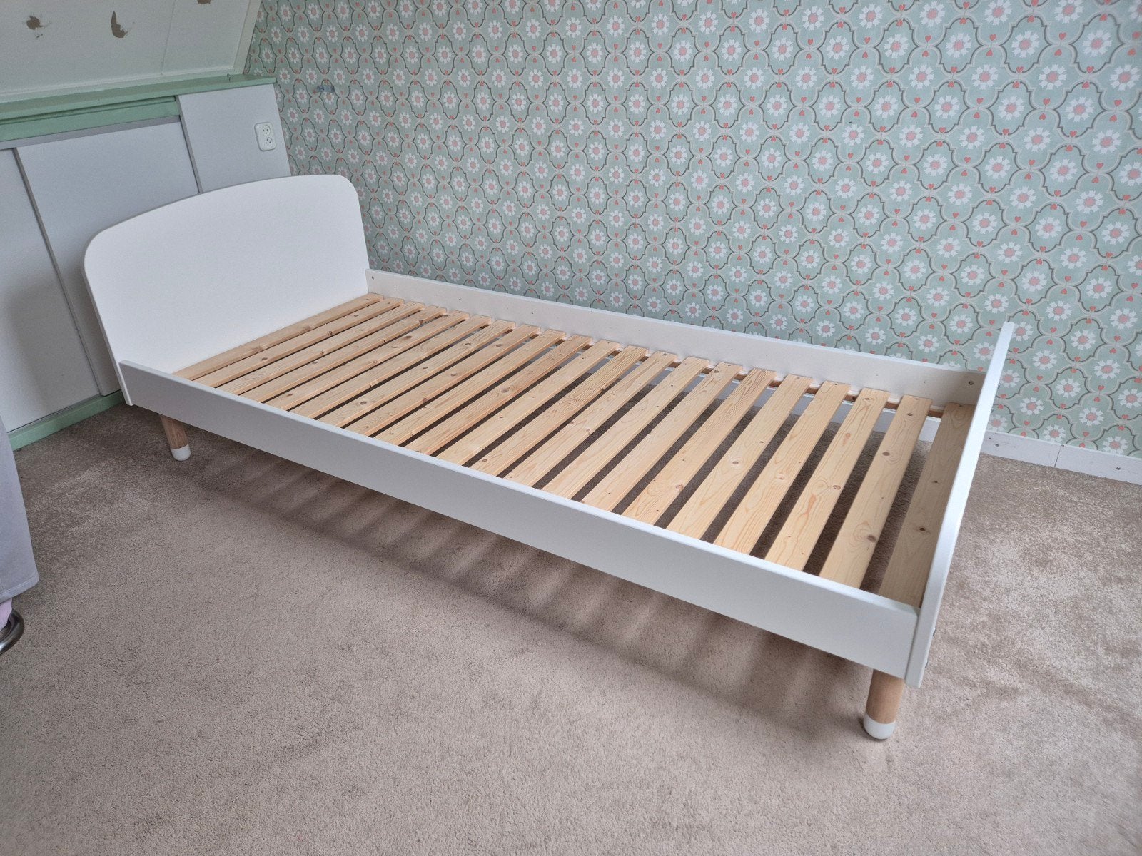 Stevig eenpersoonsbed wit 200x90 - zo goed als nieuw, Ophalen, 90 cm, Eenpersoons, Wit