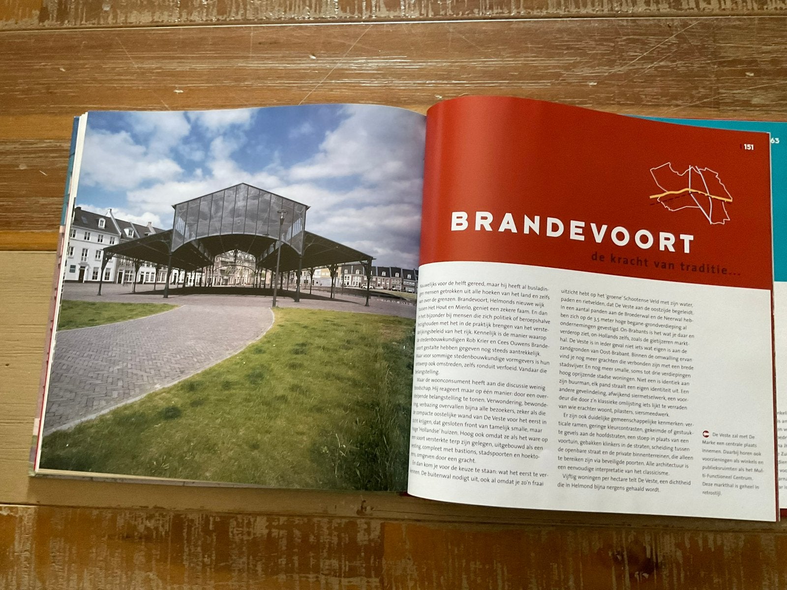 Helmond - Architectuurboek, Ophalen of Verzenden, Zo goed als nieuw