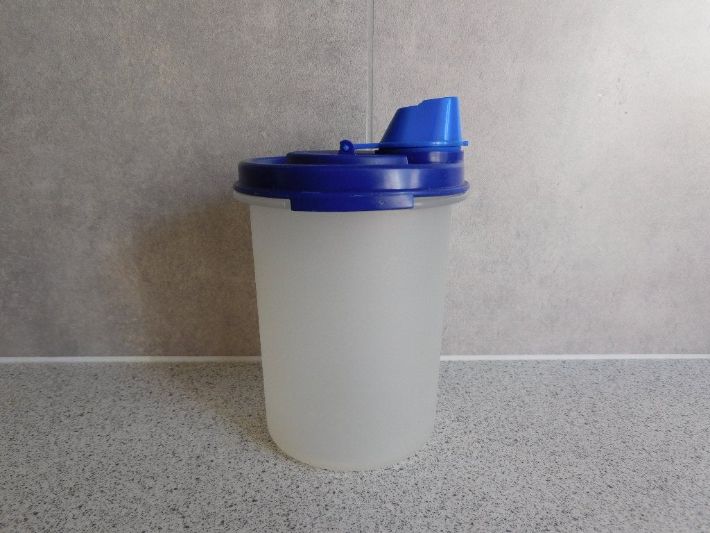 Tupperware Ruimtespaarder schenktuit 440 ml, Huis en Inrichting, Met deksel, Gebruikt, Bewaardoos, Blauw