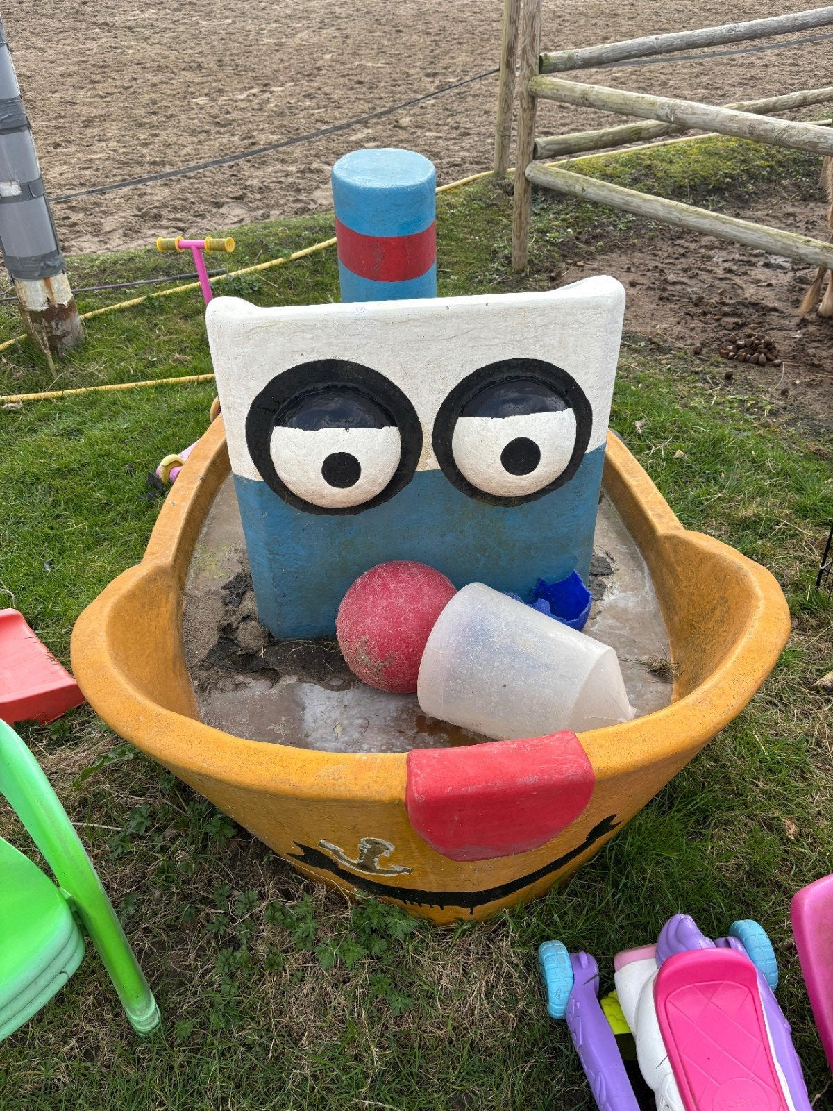 Gratis ophalen speelschip, trampoline en schommel, Ophalen