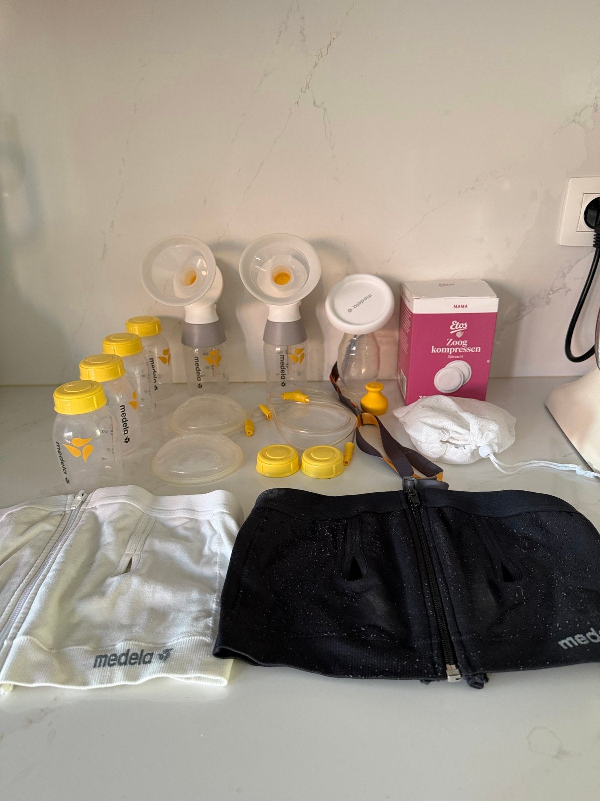 Medela borstkolf set met accessoires, Ophalen, Gebruikt, Medela, Borstkolf