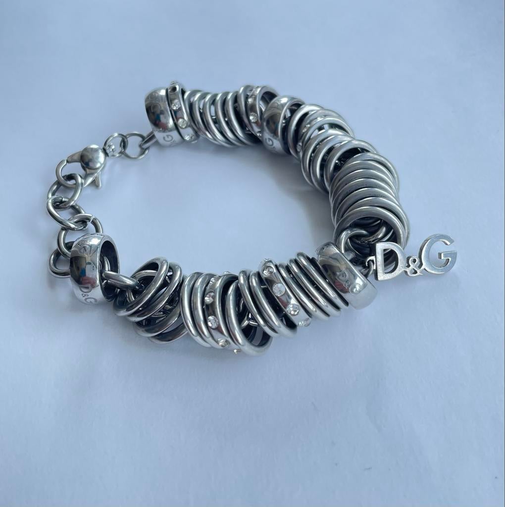 Dolce & Gabbana zilverkleurige armband met D&G bedel, Overige materialen, Gebruikt, Ophalen of Verzenden, Met bedels of kralen