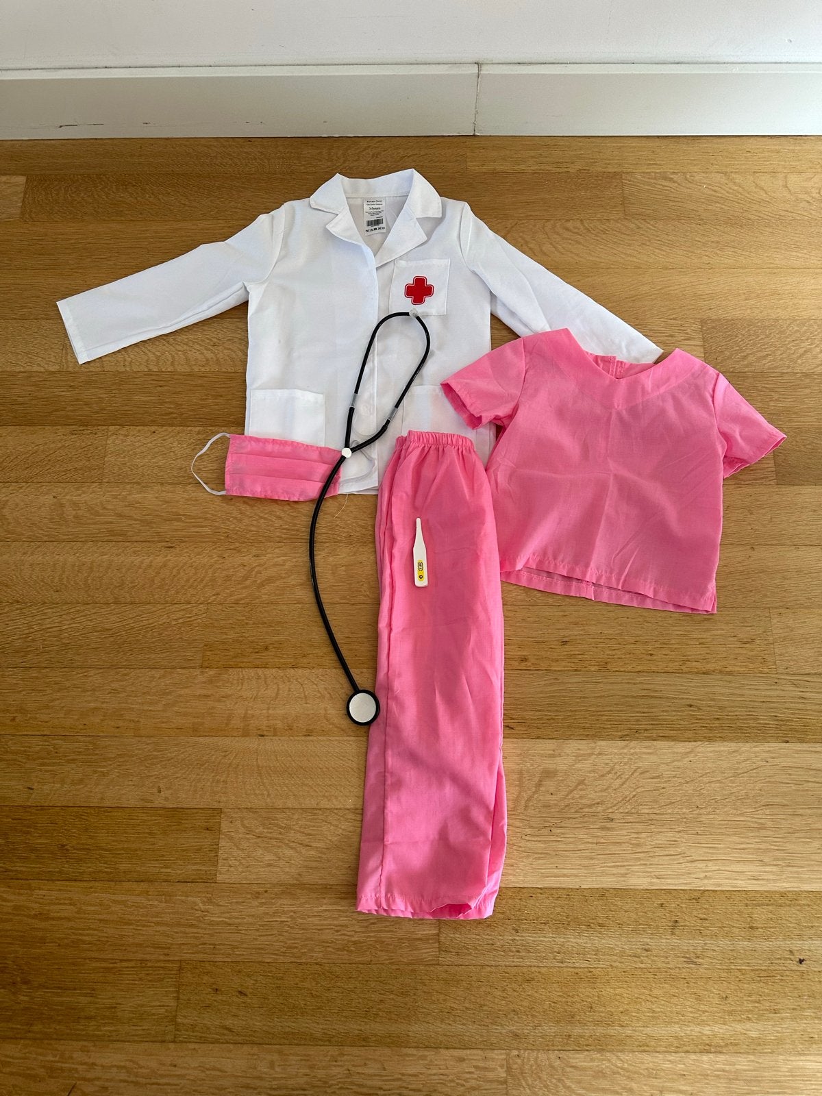 Dokters- of verpleegsterspakje voor kinderen, Ophalen of Verzenden, Zo goed als nieuw, 104 of kleiner, Jongen of Meisje